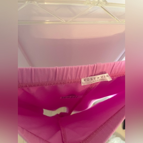 Hi, selling these stupendous shorts for kids in size M. - Picture 4 of 5